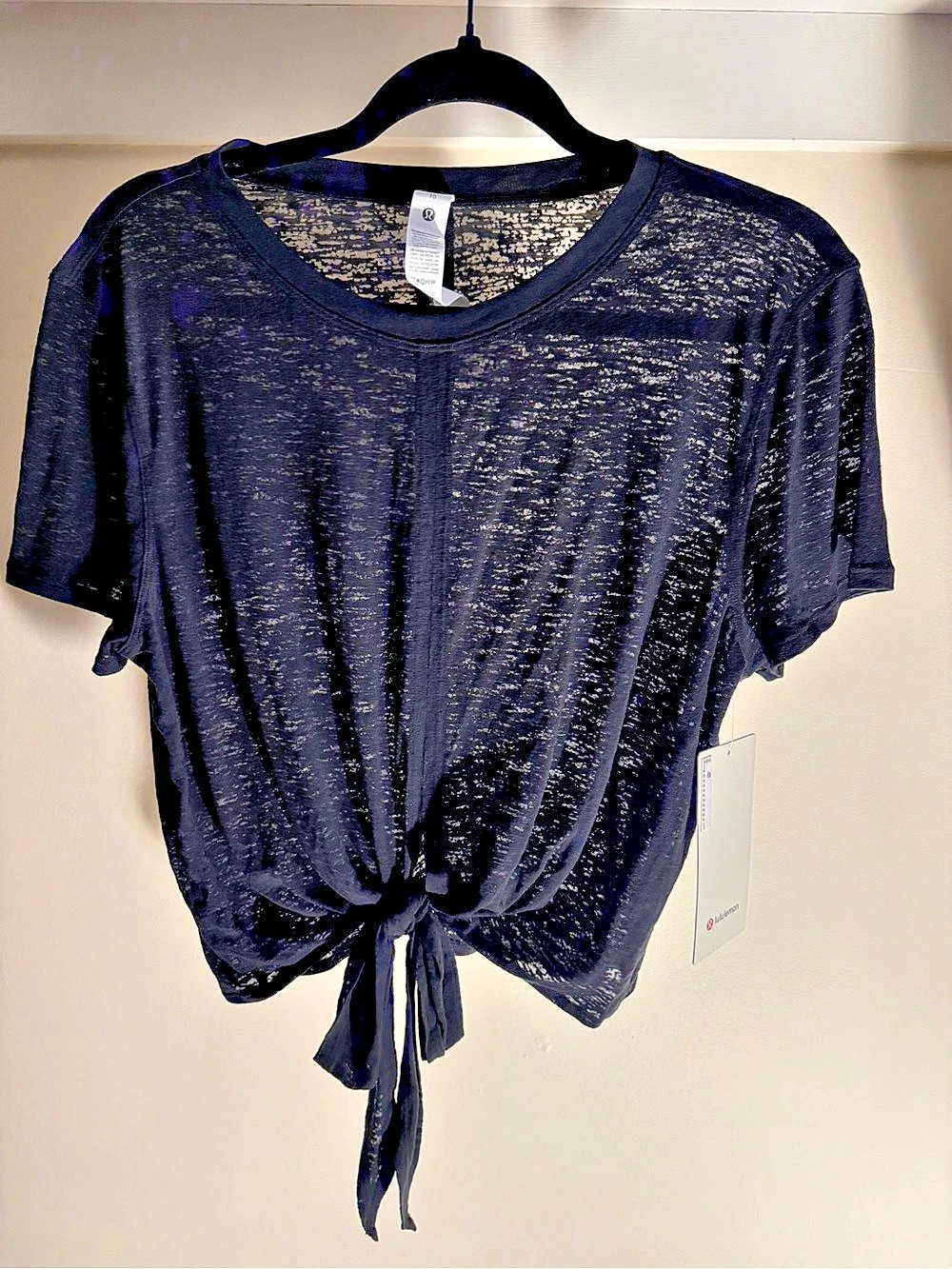 lululemon Tie-Waist Breathable Short Sleeve Black Tie-Waist Short Sleeve Size 10